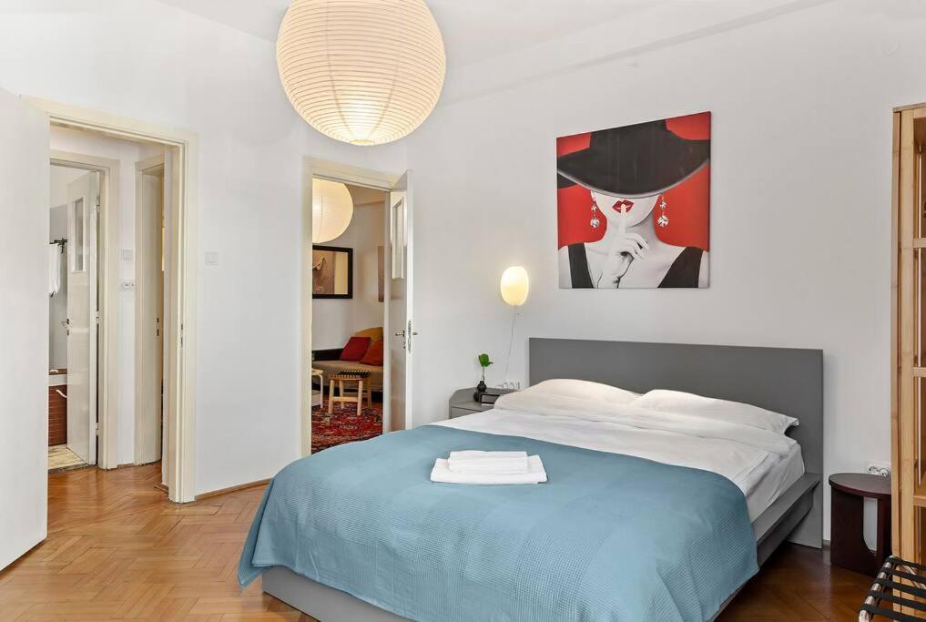 Ultra-Central University Square Apartament Apartament Bukarest Kültér fotó