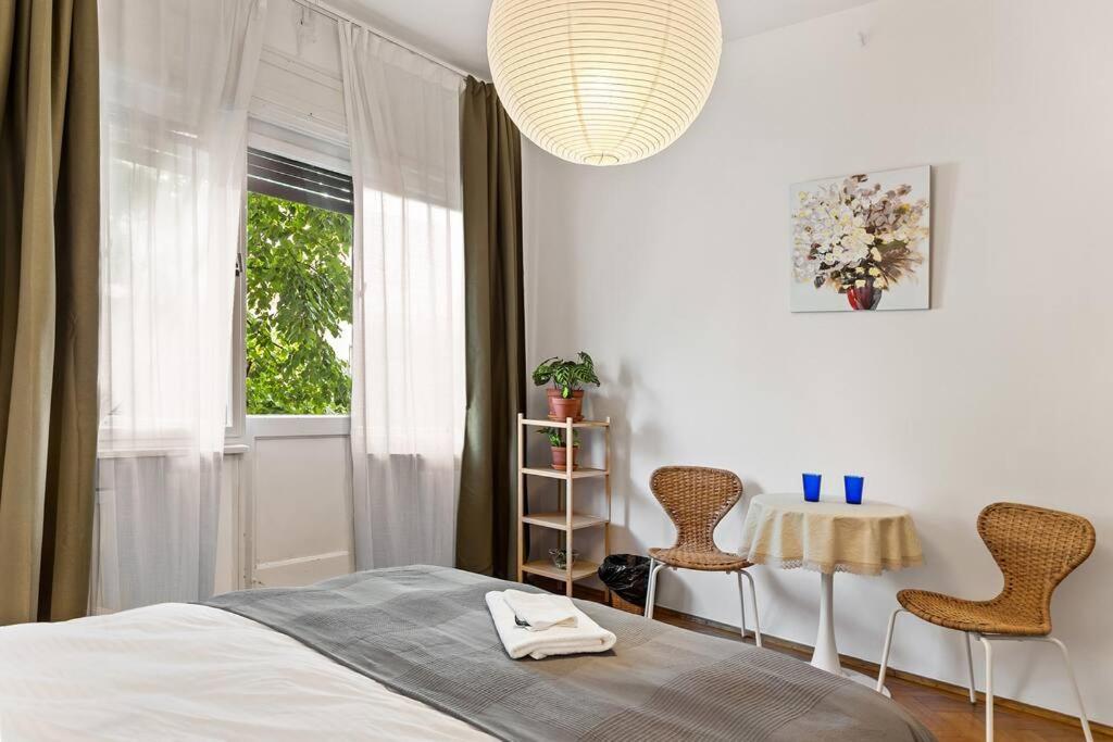 Ultra-Central University Square Apartament Apartament Bukarest Kültér fotó